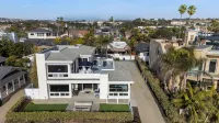 Ocean Views, Rooftop Deck, Fire Pit, Game Room, AC