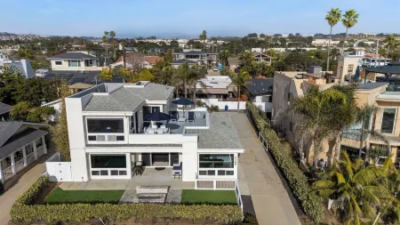 Ocean Views, Rooftop Deck, Fire Pit, Game Room, AC Отели рядом с достопримечательностью «Флауэр Филдс»