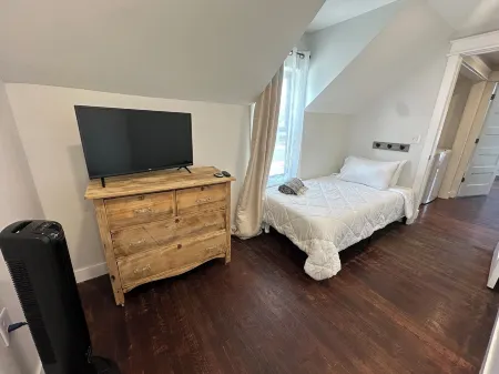 Home in the Heart of Kirksville Отели рядом с достопримечательностью «A. T. Still University»