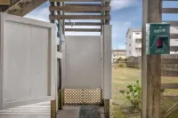 Cute Modern Piece of Paradise Just Steps to the Ocean! New and Modern Oasis!