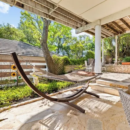 Private Romantic Lodgings Located in Wine Cellar Overlooking Canyon Lake