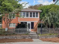 Cooper Flats-Upstairs - 2 Blocks to the Beach & to Downtown FB, Extraordinary! Các khách sạn gần Charleston Coast Vacations