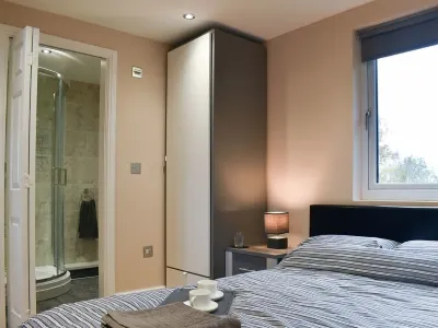Modern Cabin in Heart of Shropshire Countryside Hotels near Kidderminster Baptist Church