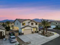 Palm Palace: 11 beds, sleeps 21, Waterslide & Golf コーチェラのホテル