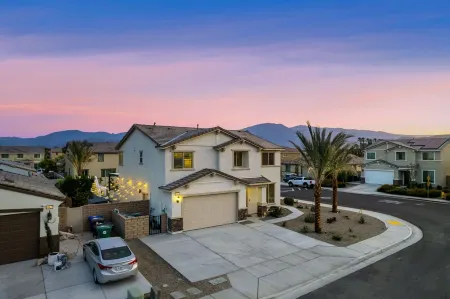 Palm Palace: 11 beds, sleeps 21, Waterslide & Golf