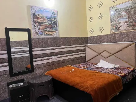 Hotel Aryavart Отели в г. Aminagar Urf Bhurbaral