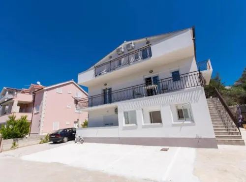 테라스와 파티오가 있는 시사이드 오크루그 고르니 아파트먼트