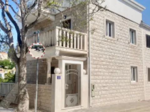 Apartment Villa Sunshine Hotels in Sutivan