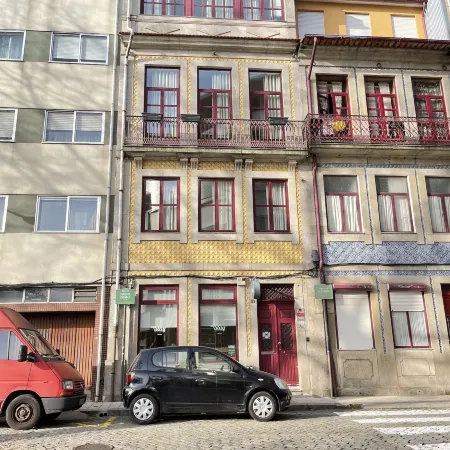MyStay Porto Centro Отели рядом с достопримечательностью «Издательство Porto Editora»