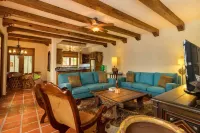 Casa de La Alegria 3Br by Casago