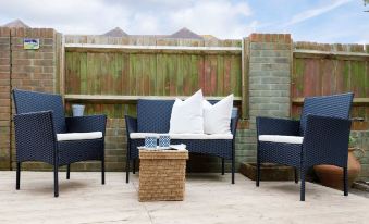 Spacious 4-Bed Seaside Retreat in Selsey