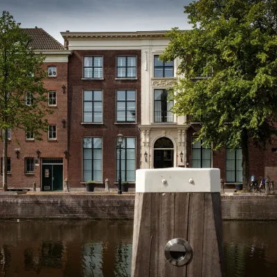 Stadsvilla Mout Rotterdam-Schiedam Hotels near Eemhaven