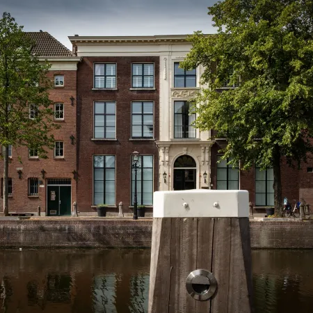 Stadsvilla Mout Rotterdam-Schiedam Отели рядом с достопримечательностью «Оверсхи»