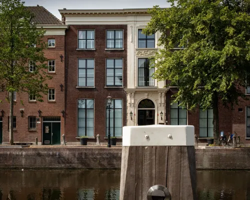 Stadsvilla Mout Rotterdam-Schiedam Отели рядом с достопримечательностью «Эмхавен»