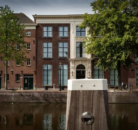 Stadsvilla Mout Rotterdam-Schiedam Отели рядом с достопримечательностью «Zwaluwen»