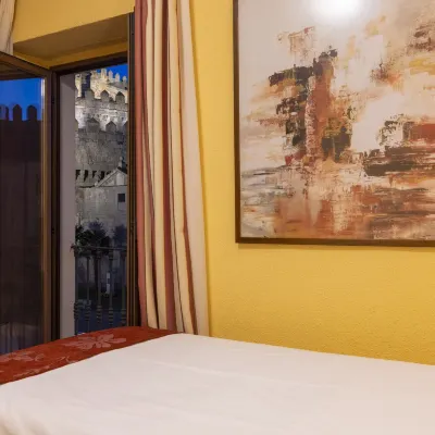 Hostal Restaurante Puerta del Alcázar Hotels in de buurt van Ávila City Hall