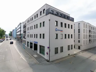 Limehome Passau Bahnhofstraße Hotel dekat Residenzplatz