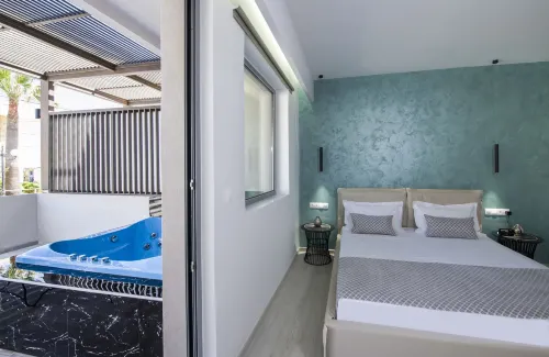 XSuites Hotel - Hot Tub