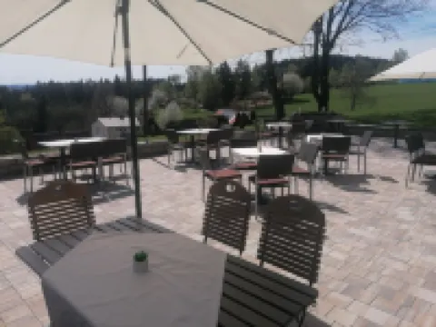 Vacation home dream location with panoramic views. No through traffic/private property