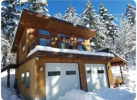 Pet friendly studio apartment in the woods near charming White Salmon Отели рядом с достопримечательностью «Парк Марина»