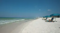 Modern + New Construction & Gulf Views; 3 Pools & Steps to Beach - Havudsigt