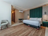 Hotel Chariot Hotels near Montejo Avenue