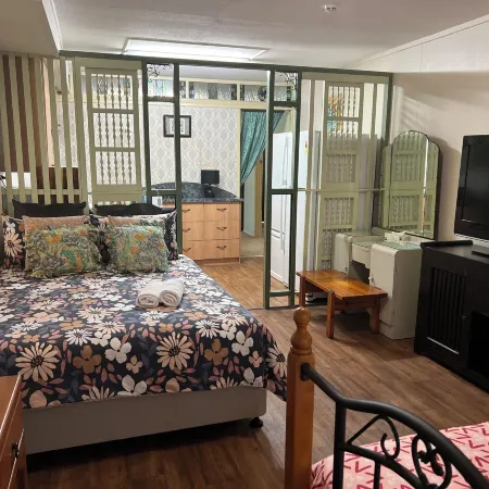 XYL guests house
