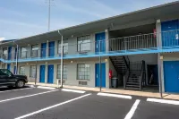 American Inn & Suites Russellville Hotels in Dover