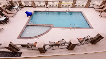 Courtyard Lake Jackson Отели рядом с достопримечательностью «БИС»