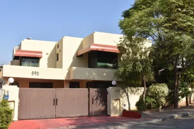 Safari Club 2 Bahria Town Hotels near Imtiaz Mega