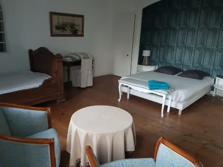 Château de Champblanc Отели в г. Шерв-Ришмон