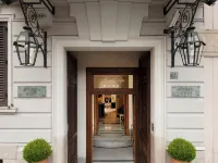 Alpi Hotel Hotels near San Silvestro in Capite