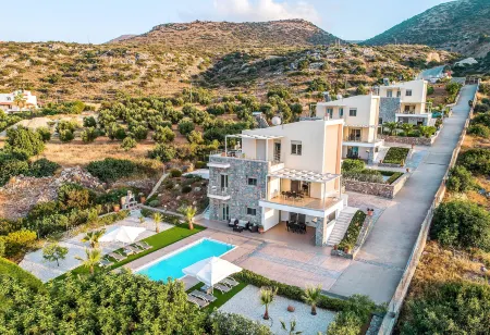 Aroma Villas Отели рядом с достопримечательностью «Музей под открытым небом «Лихностатис»»