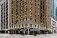 Club Quarters Hotel in Houston Hotel dekat Market Square Clock Tower