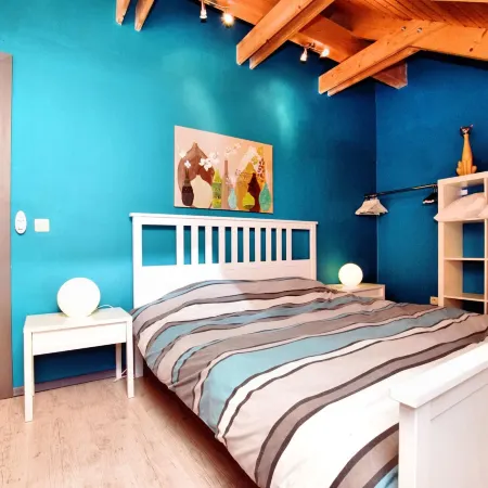 Beautiful Villa with Heated Outdoor Pool, Sauna, Hot Tub in Forest