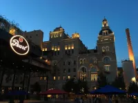 Remodeled Historic 1Br1BA House Near Downtown Hotel in zona Basilica of the National Shrine of the Little Flower