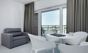 Aquamarina Prima Apartments by Renters