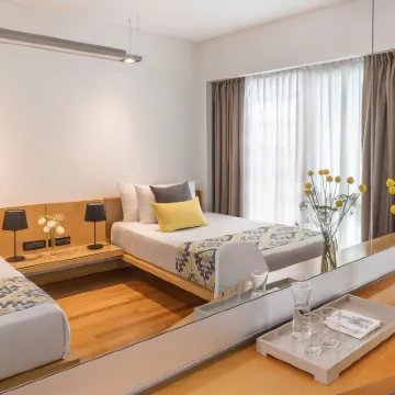 Htl Urbano Hotels near Plaza Canada