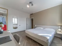 โรงแรมโดนาเทลโลมอเดนา โรงแรมในโมเดน่า