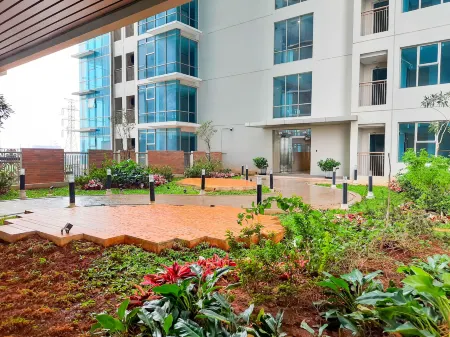 Nice and Modern Studio at Tamansari Iswara Apartment Отели в г. Rawalumbu