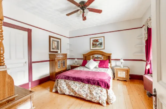 Chez l'Doc Hotels in 