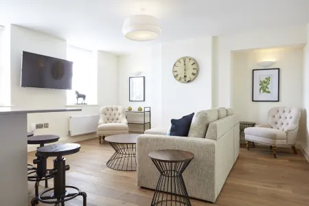 11 Redcliffe Parade Отели рядом с достопримечательностью «Обсерватория Клифтон»