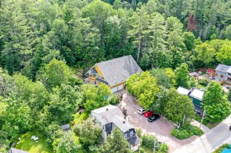 Belle de Nuit Отели в г. Ле Коллин-де-л'Утауе