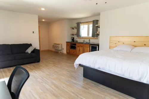 Bluffside Gardens Hotels in Decorah