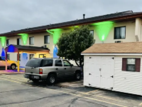 Budget Host Inn Hotels in Wright County