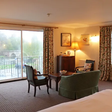 Shillingford Bridge Hotel