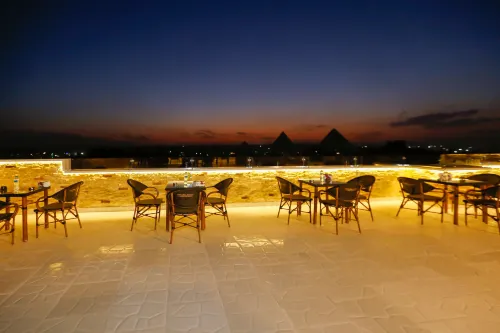 Venus Pyramids Inn - Top Roof Access W Free Break Fast - Pensions