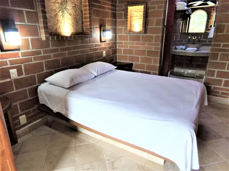 Hotel Casa de Lirio Diamante Отели рядом с Аэропорт Генерал Хуан Альварес