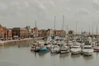 Hideout Hotel - parking
