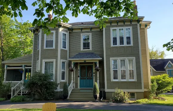 鸚鵡和犀鳥旅館